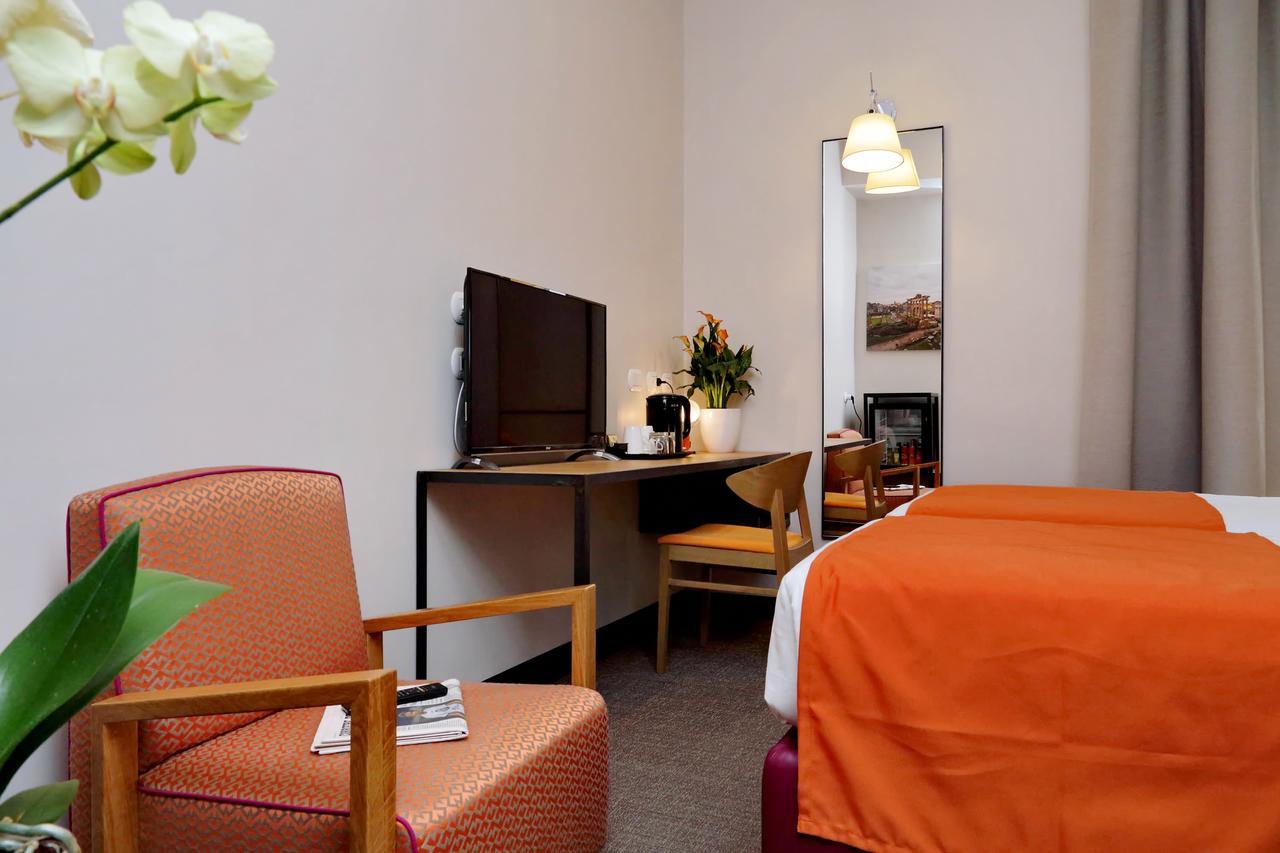Colonna 32 Hotel Рим Екстериор снимка