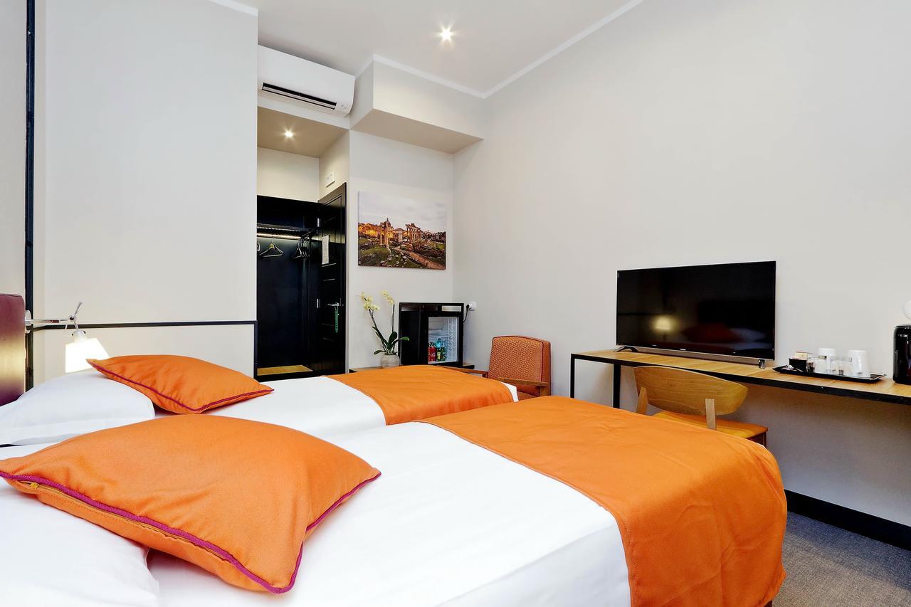 Colonna 32 Hotel Рим Екстериор снимка